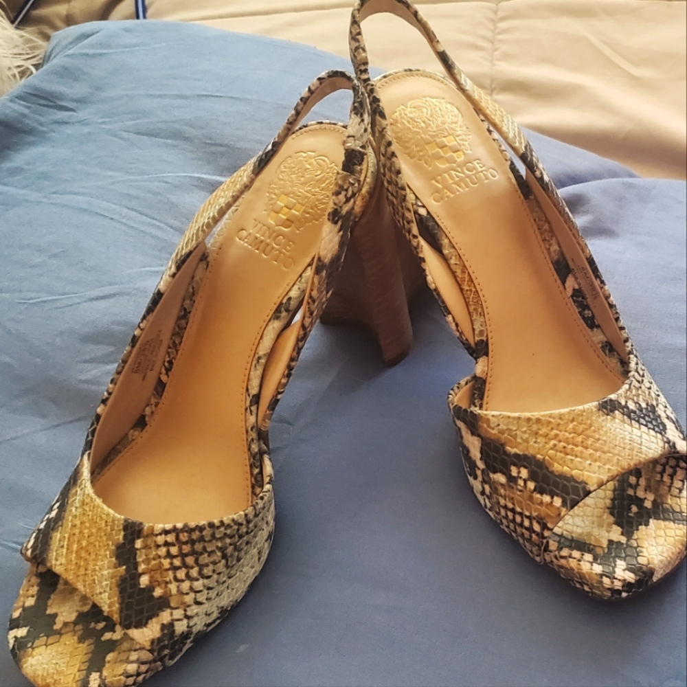 Vince Camuto size 8 almost new